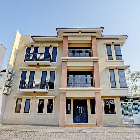 Oyo 93109 Garden Homestay 1 Tpr Сурабая Экстерьер фото