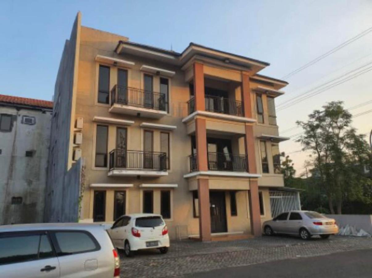 Oyo 93109 Garden Homestay 1 Tpr Сурабая Экстерьер фото