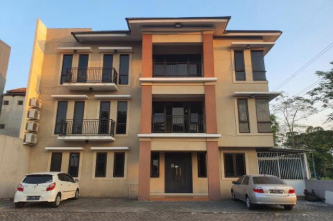 Oyo 93109 Garden Homestay 1 Tpr Сурабая Экстерьер фото