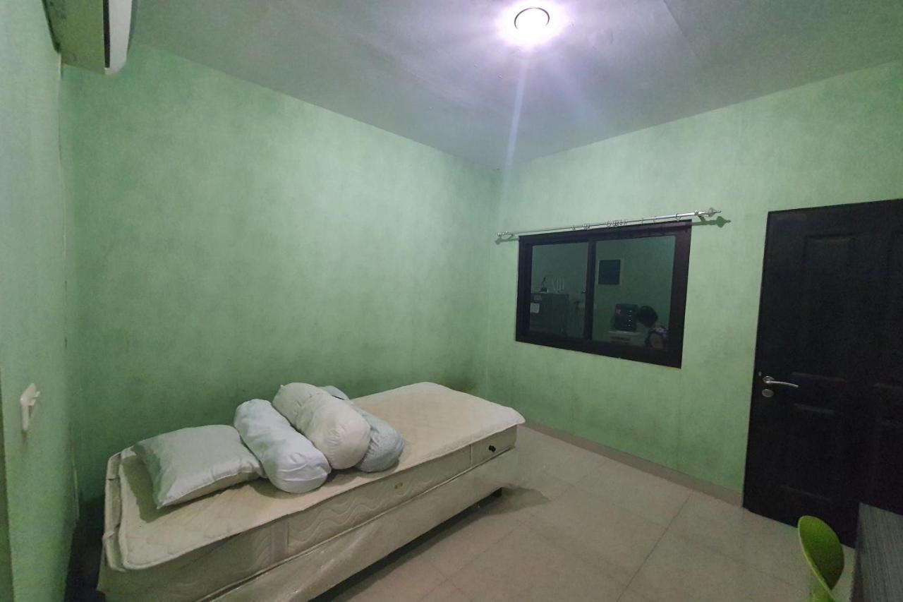 Oyo 93109 Garden Homestay 1 Tpr Сурабая Экстерьер фото