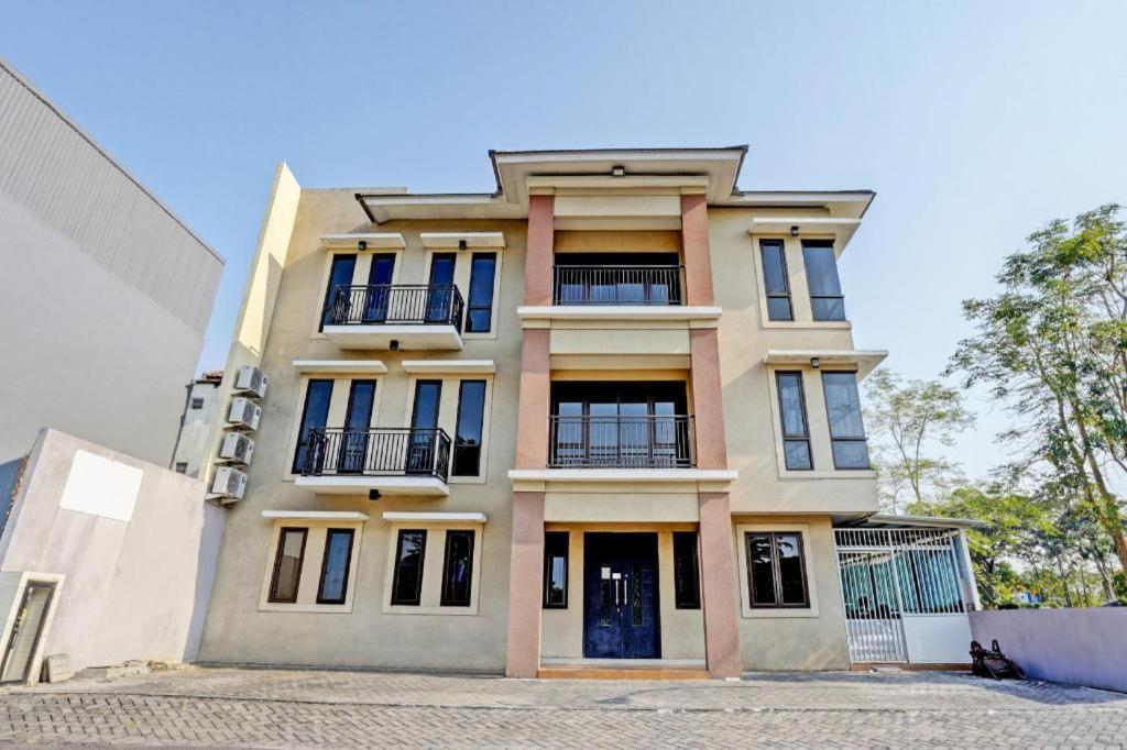 Oyo 93109 Garden Homestay 1 Tpr Сурабая Экстерьер фото