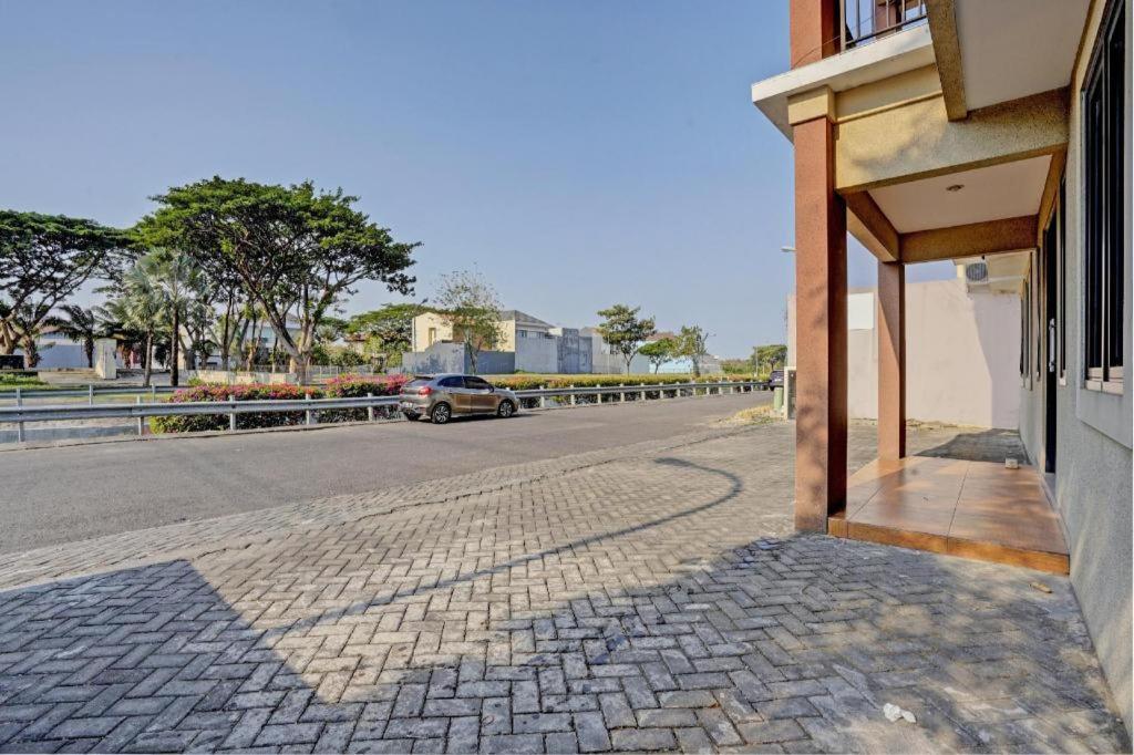 Oyo 93109 Garden Homestay 1 Tpr Сурабая Экстерьер фото